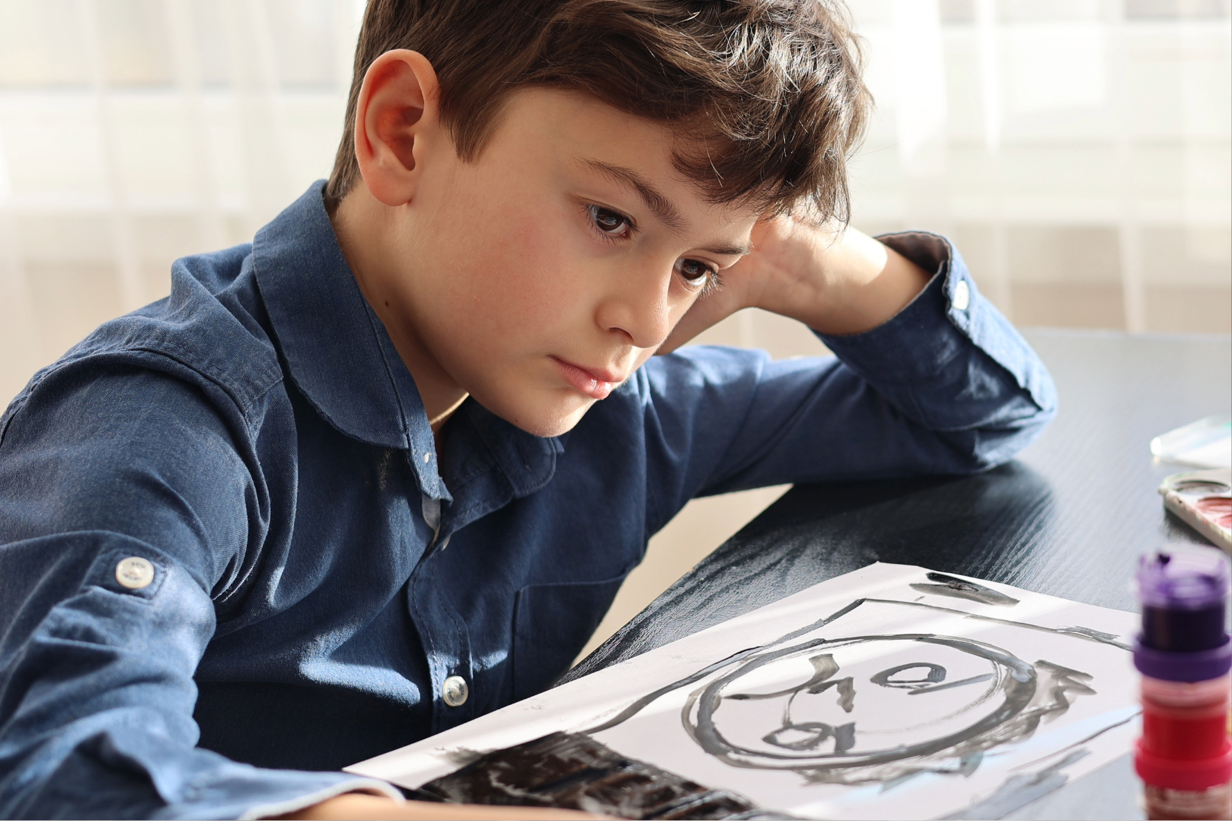 Waarom een kind na school overprikkeld kan zijn